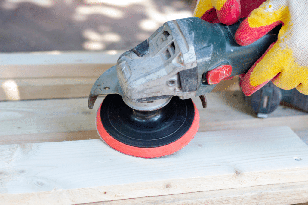 Intervento di trattamento sul legno